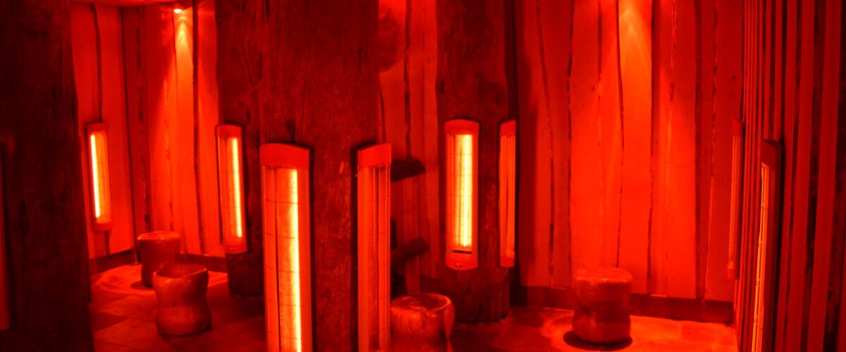 De binnenkant van de hobbitsauna van Thermen Holiday 